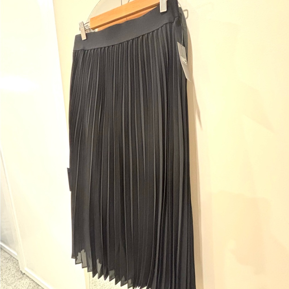 I.N.C. International Concepts
Women's Pleated Midi Skirt Medium NWT - Picture 3 of 6